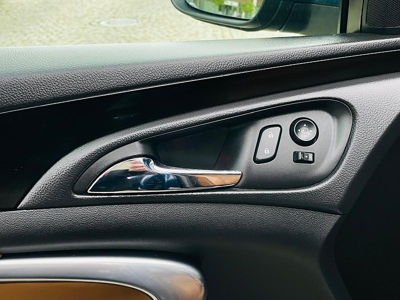 Opel Insignia 2.0CDTi 4x4 AUTOMAT SERVISKA - fotka 33 z 53