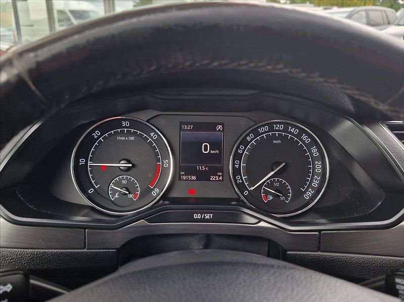 Škoda Superb 2,0 TDI 4x4 WEBASTO KAMERA TAŽ - fotka 22 z 41