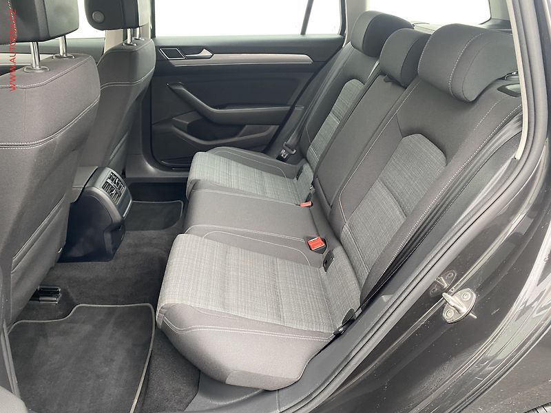 Volkswagen Passat (2022) 2.0 TDi, DSG, LED, navi - fotka 10 z 19