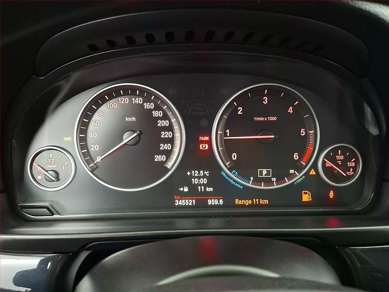 BMW Řada 5 (2012) 525d xDrive, 4X4, Automat - fotka 11 z 21