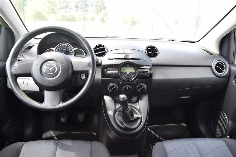 Mazda 2 1,4 I 55KW NOVÁ STK KLIMA - fotka 27 z 39