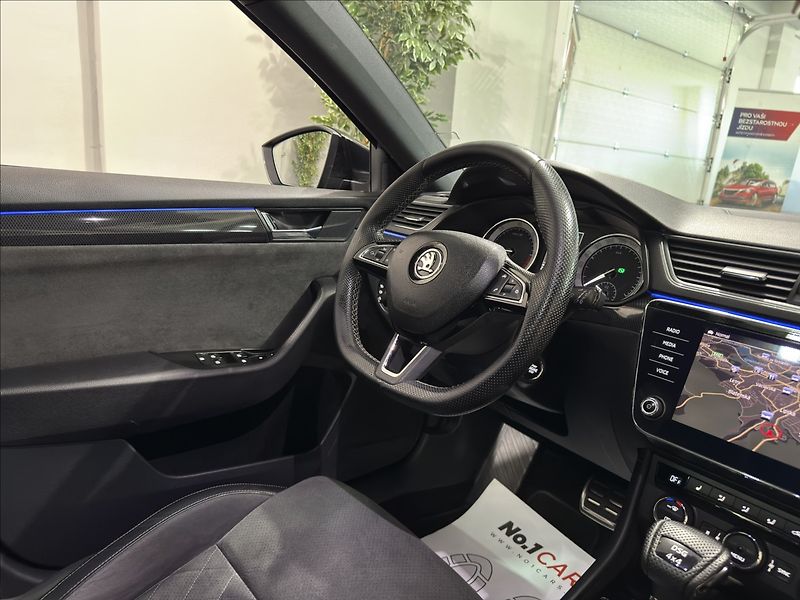 Škoda Superb 2,0   TDI 4x4 DSG SPORTLINE - fotka 22 z 39