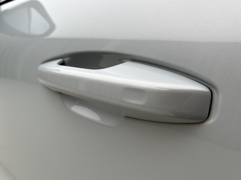 Volvo XC40 T3 R-DESIGN  - fotka 15 z 41