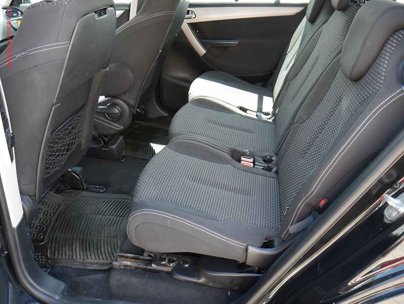Citroën Grand C4 Picasso (2009) 1.6VTi 7míst, AC, TZ, park - fotka 10 z 19