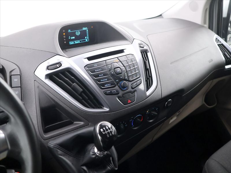 Ford Tourneo Custom 2,2 TDCI 114kW TITANIUM CZ 8Mí - fotka 24 z 37