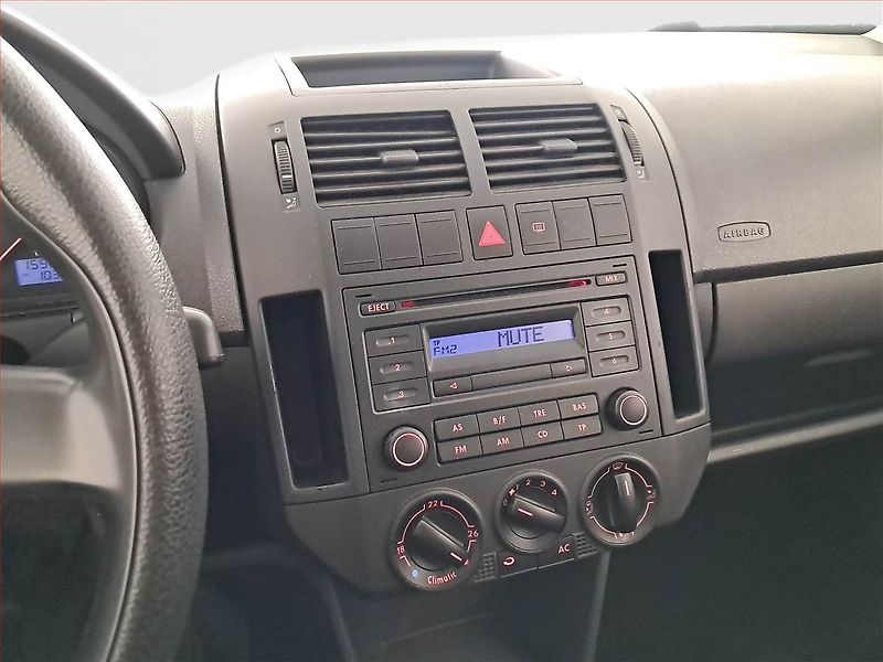 Volkswagen Polo (2006) Trend 1.2 12V, po STK, Klima - fotka 12 z 15