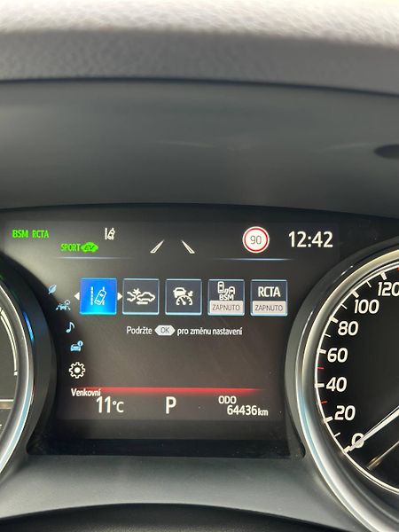 Toyota Camry (2021) 2.5 HEV EXECUTIVE AUTOMAT - fotka 31 z 37