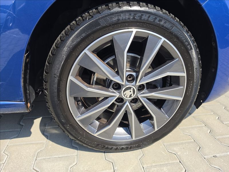 Škoda Rapid 1,0 TSi 70KW Drive dig.klima - fotka 41 z 46