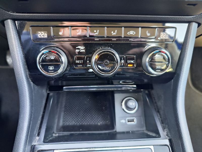 Škoda Superb 2.0 TDI/110kW Style DSG - fotka 23 z 32