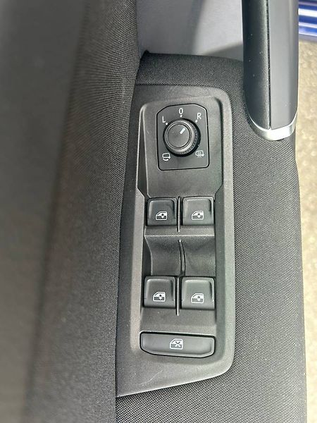 Volkswagen Touran (2022) 2.0 TDI DSG TAŽNÉ PANORAMA - fotka 8 z 31