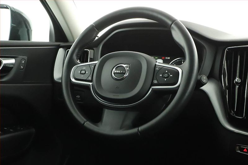 Volvo XC60 (2017) D4 AWD - fotka 17 z 21