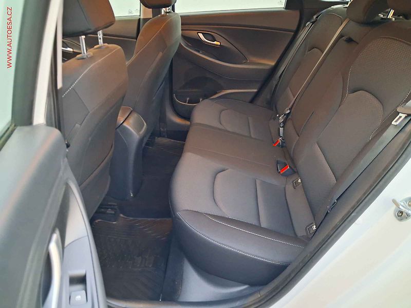 Hyundai i30 (2017) 1.4T-GDi, 1.maj,ČR - fotka 10 z 19