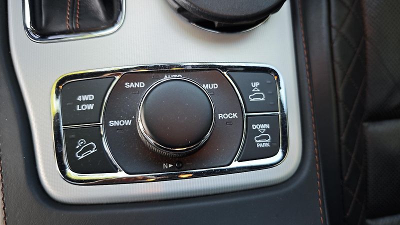 Jeep Grand Cherokee (2019) 3,0 CRD Summit ČR, 1.maj.  - fotka 33 z 49