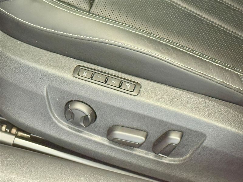 Škoda Superb 2,0 TDI COMBI DSG L&K 147KW - fotka 17 z 21