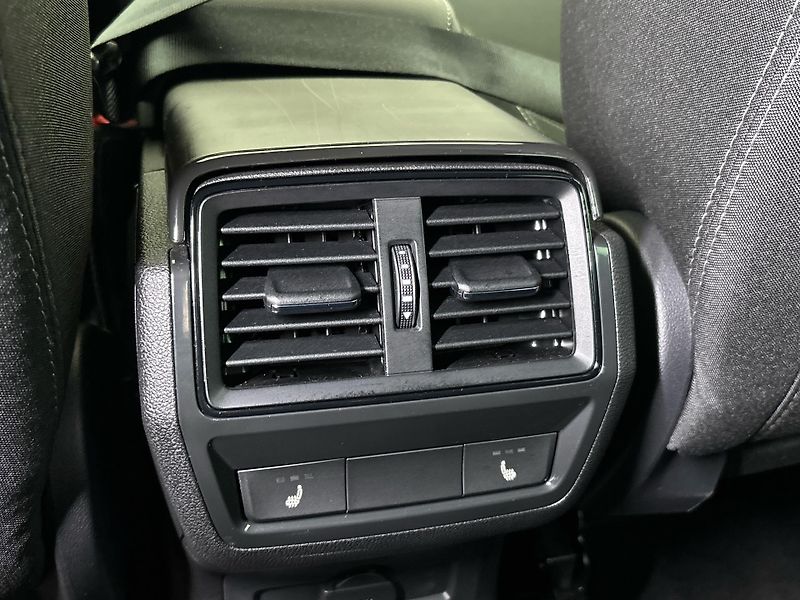 Škoda Karoq Sportline DSG - fotka 22 z 28