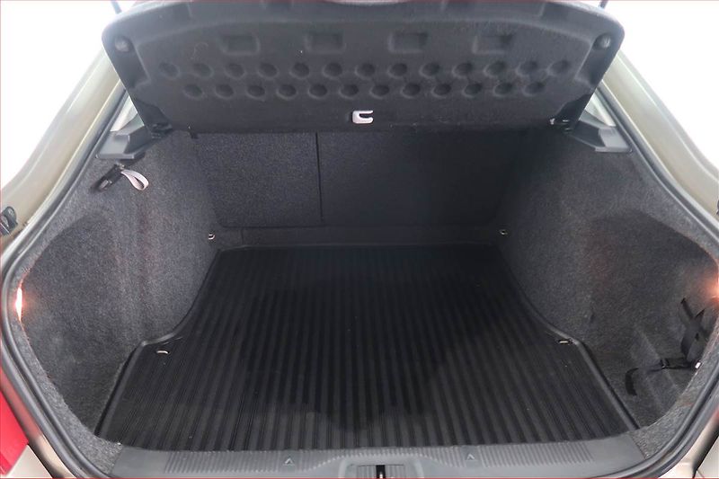 Škoda Octavia (2005) Ambiente 1.6, nová STK - fotka 13 z 14