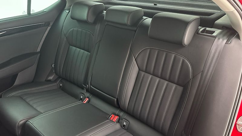 Škoda Superb 2.0 TSI DSG L&K - fotka 16 z 34