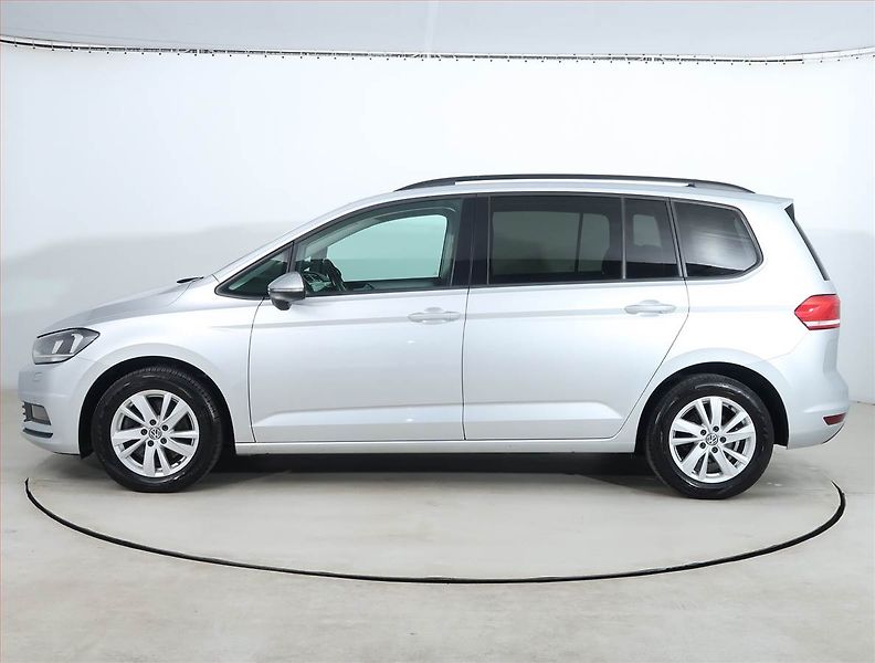 Volkswagen Touran (2020) Comfortline 2.0 TDI, Navi - fotka 3 z 20