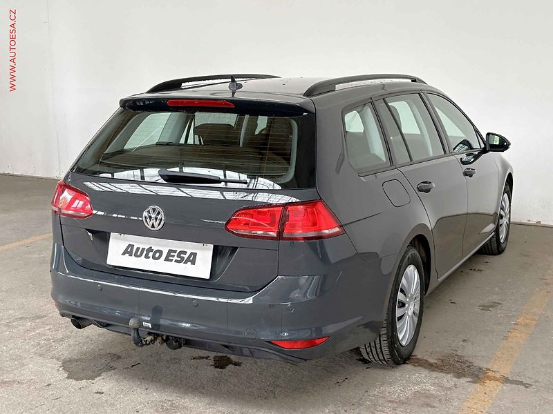 Volkswagen Golf (2015) 1.6TDi, 1.maj, AC, navi - fotka 4 z 15