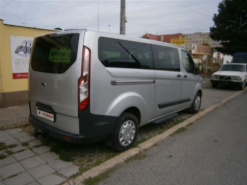 Ford Tourneo Custom 2,2 TDCI - fotka 6 z 26