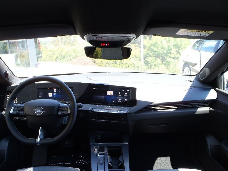 Opel Astra ST Edition Hybrid 1.2 Turbo - fotka 13 z 34