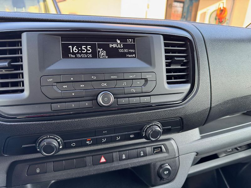 Opel Vivaro (2021) 2.0 CDTI 110 KW - CZ - 6 Míst - fotka 15 z 24