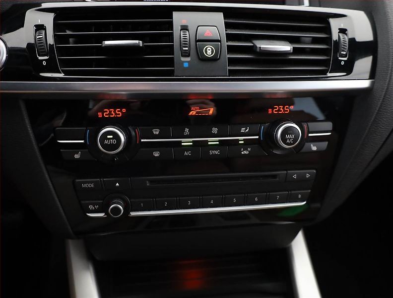 BMW X3 (2015) xDrive20d, 4X4, Automat - fotka 10 z 17