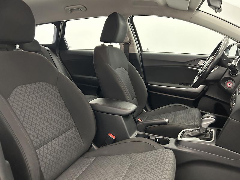 Kia Ceed 1.5 T-GDi  DCT SPIN - fotka 20 z 23