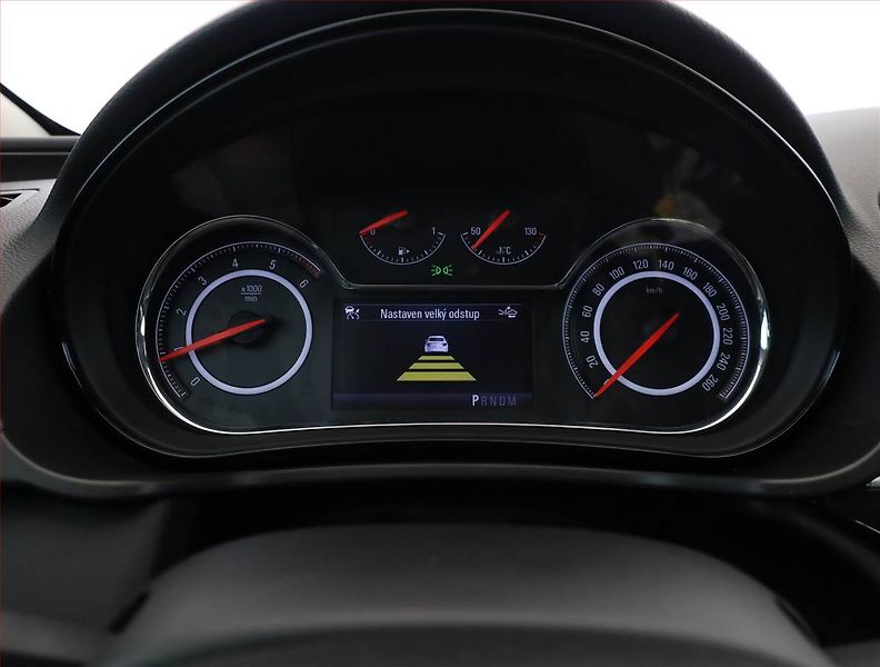 Opel Insignia (2017) 2.0 CDTI, 4X4, Automat - fotka 9 z 15