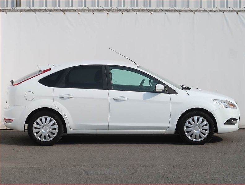Ford Focus (2010) 1.6 16V, po STK, za super cenu - fotka 6 z 16