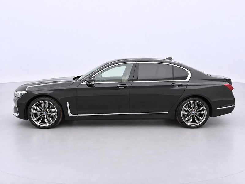 BMW Řada 7 4,4 390kW 750Li xDrive CZ - fotka 4 z 39
