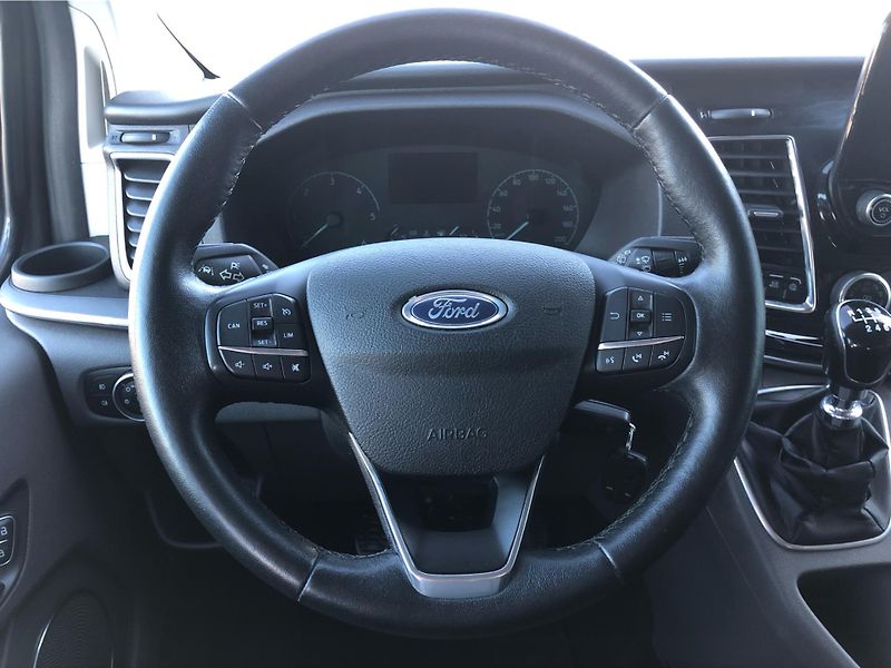Ford Tourneo Custom 2.0 TDCi  8 Míst - fotka 17 z 26