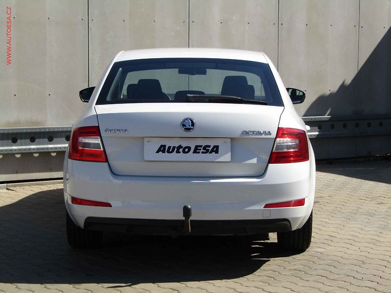 Škoda Octavia (2015) 1.6 TDi, ČR, AC, TZ, park - fotka 5 z 21