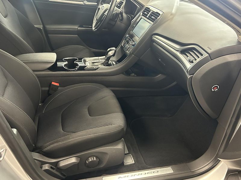 Ford Mondeo (2015) 2.0TDCi Aut Titanium LED 110kW - fotka 22 z 26