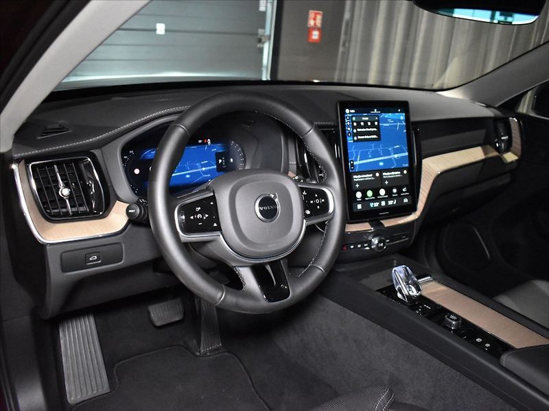 Volvo XC60 2,0 B5 AWD Ultra Pano,vzduch - fotka 14 z 22