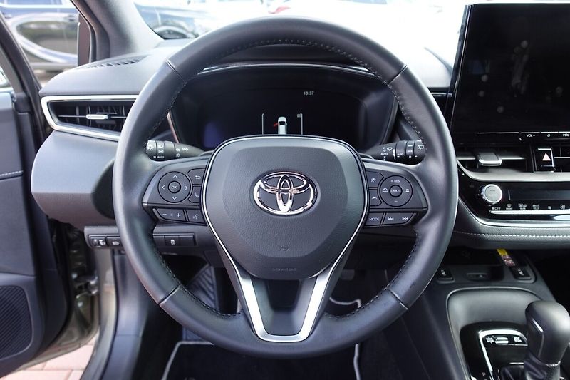 Toyota Corolla 2,0HSD e-CVT Comfort Tech - fotka 17 z 33