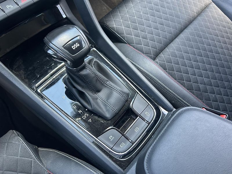 Škoda Karoq Style EDICE 100 DSG 1,6 TDi 85 - fotka 22 z 25