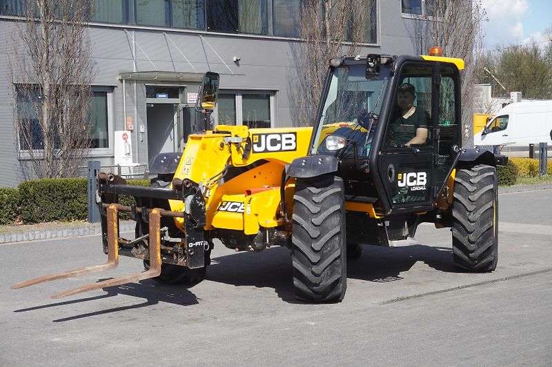 JCB (2018) 526-56 AGRI Plus / 5.6 m - fotka 15 z 24