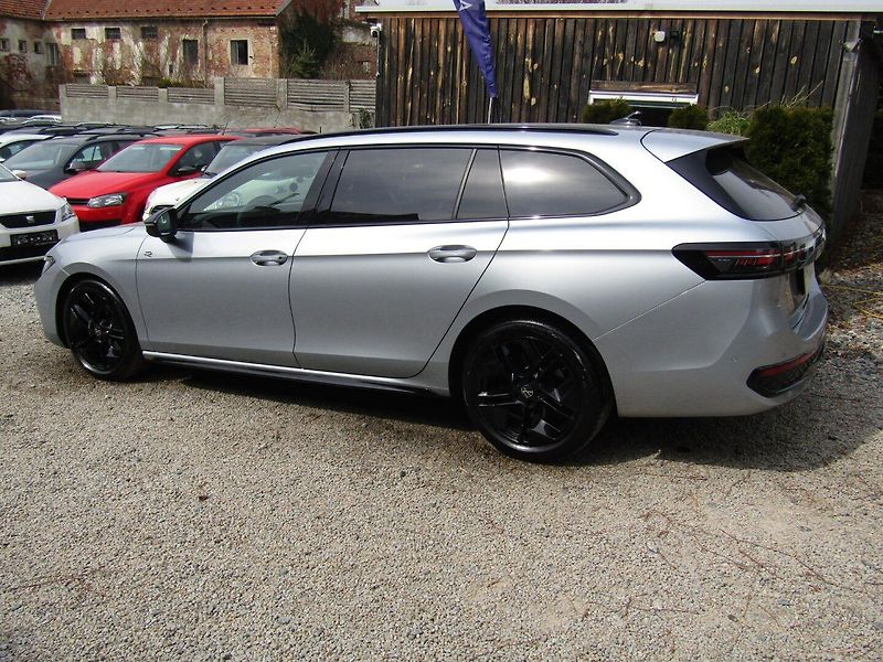 Volkswagen Passat Variant (2024) 2.0 TDI 110kW DSG R-Line - fotka 4 z 47