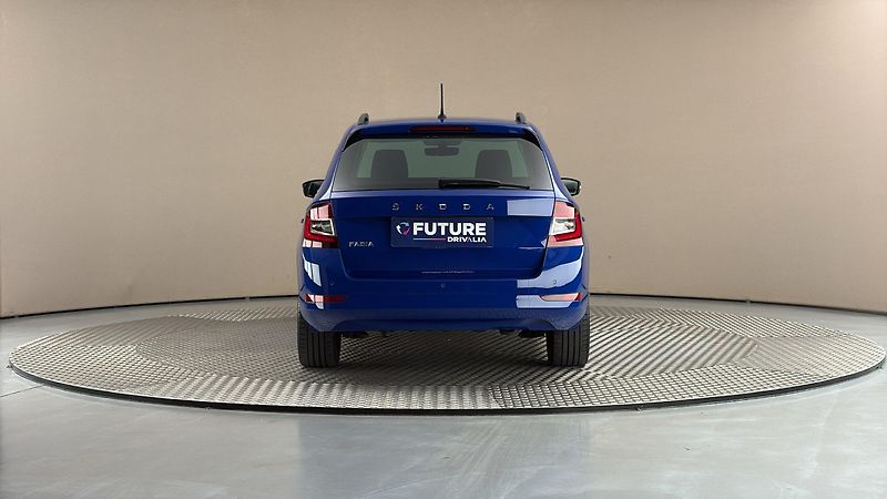 Škoda Fabia 1.0 TSI Black Combi - fotka 5 z 24