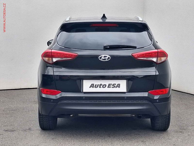 Hyundai Tucson (2016) 1.6 GDi, Navi, kamera - fotka 5 z 17