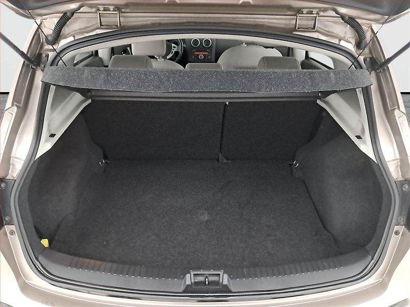 Nissan Qashqai (2010) Acenta 2.0, 4X4, Automat, ČR - fotka 14 z 14