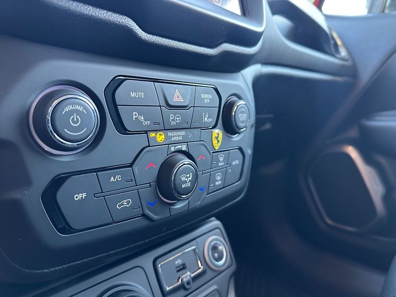 Jeep Renegade (2023) 1.3T PHEV 4xe NAVI - fotka 13 z 18