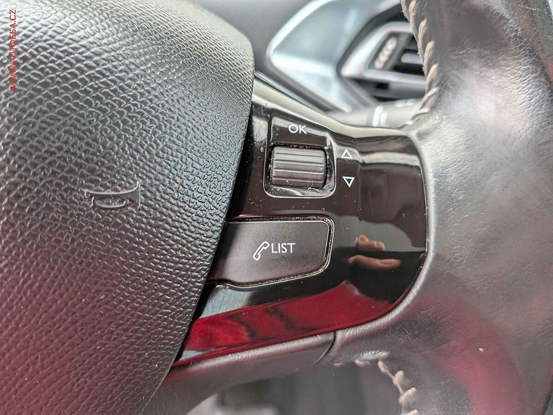 Peugeot 308 (2014) 1.2PT, LED, panor - fotka 14 z 17