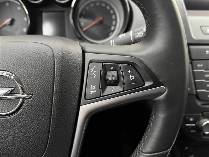 Opel Insignia 2,0 CDTi LED VÝHŘEV 2XKOLA ČR - fotka 12 z 33