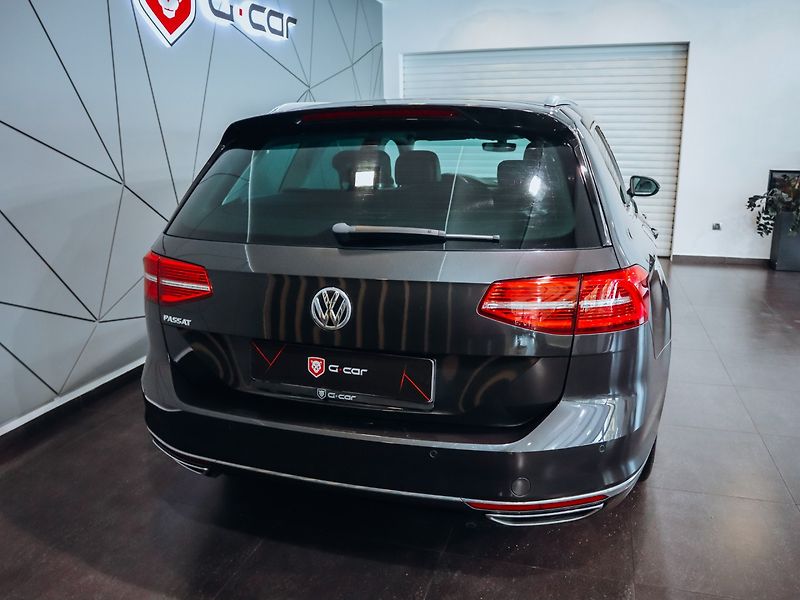 Volkswagen Passat 2.0TDI DSG R-Line 140kW 4M - fotka 6 z 27