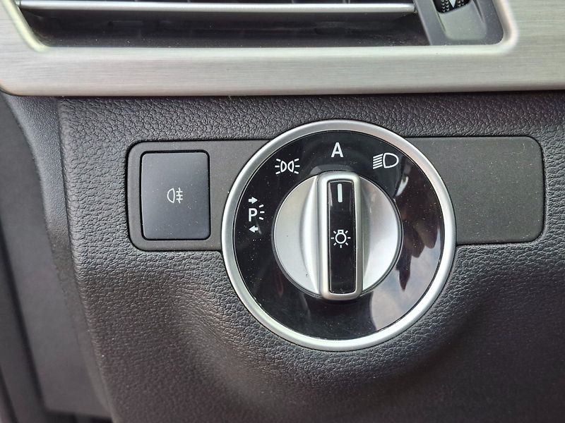 Mercedes-Benz Třídy E (2011) E 250 CDI 150kW 4MATIC - fotka 18 z 41