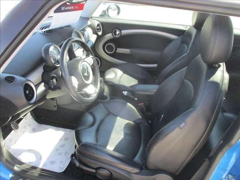 Mini Cooper S 1,6 i, aut. klima,Cebia,128kW - fotka 12 z 32