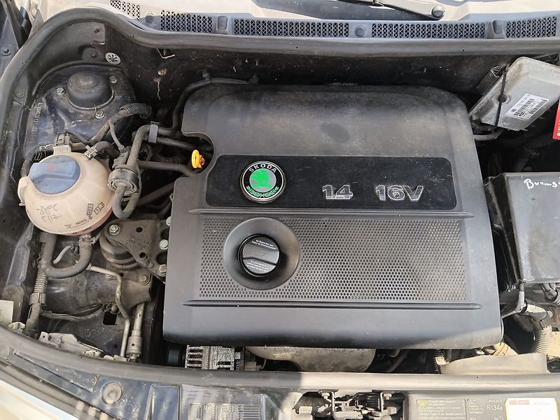 Škoda Fabia 1.4 16V  Elegance - fotka 17 z 28