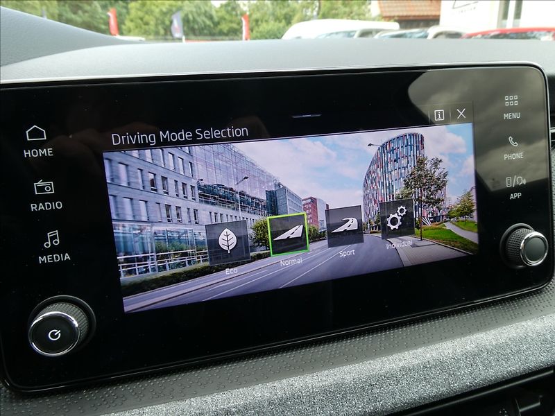 Škoda Scala 1,0 TSi DSG 1.maj,TOP SELECTIO - fotka 37 z 45
